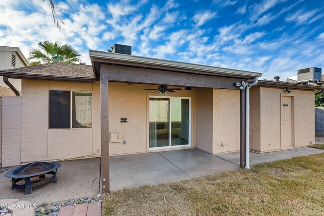 Building Photo - 510 E Sequoia Dr