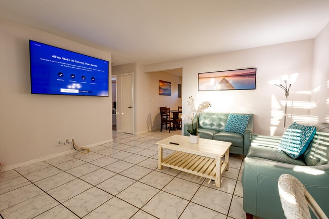 Building Photo - 714 S Arnold Ave