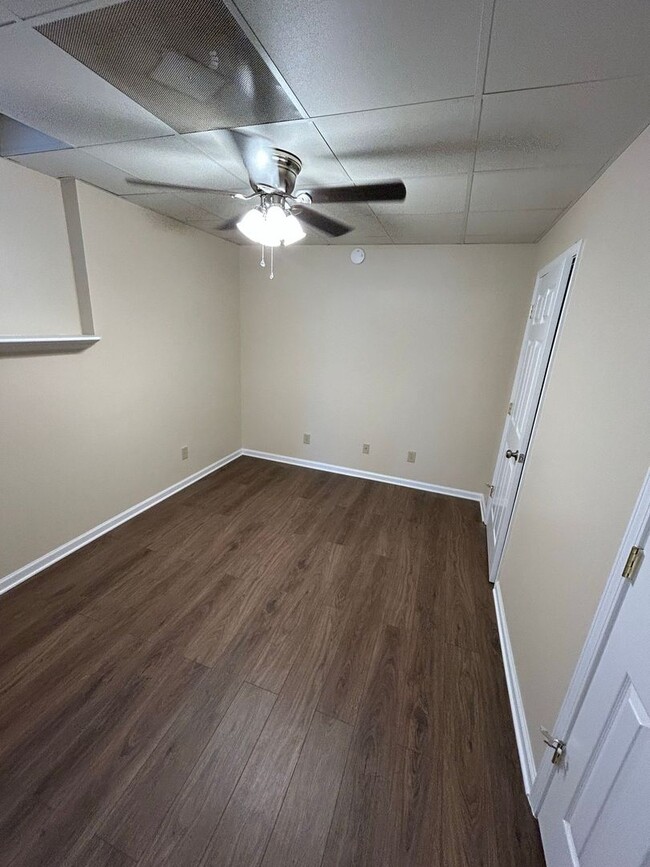 Building Photo - 0004