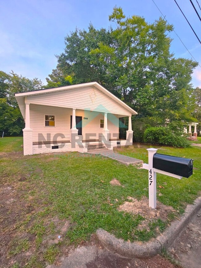 Building Photo - Discover Your Charming Renovated 3-Bedroom...