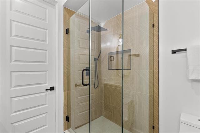 Building Photo - 727 W 10th St