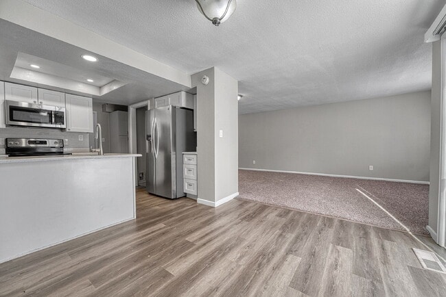 Building Photo - $2,590.00 - $300 OFF First Months' Rent - 4 Bedrooms, 2.5 Bathrooms, Single Family Home in Aurora...