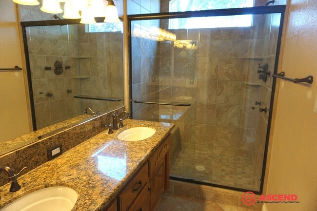 Building Photo - 3 Bedroom Home Near White Ln. & Gosford!