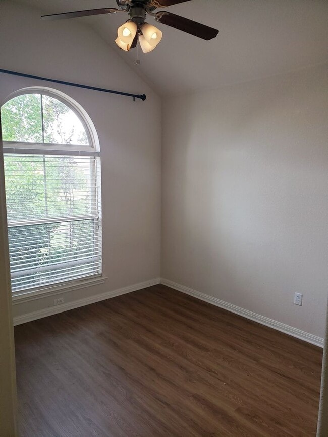 Building Photo - 3 BR/2BA | Single Family Home | 1-Car Garage Parking | Fenced backyard| In Manor!