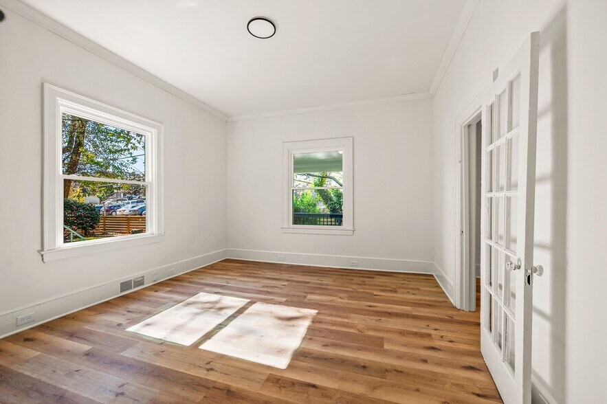 Building Photo - 209 N Spring St