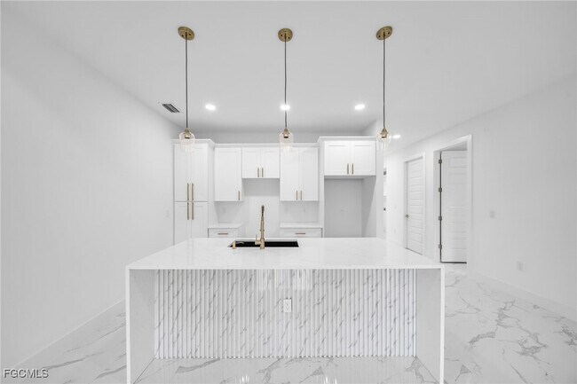 Building Photo - 314 Urbana St