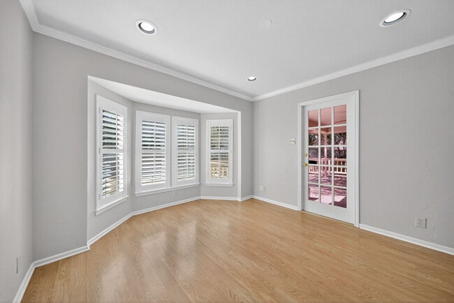 Building Photo - 2318 Park Cir