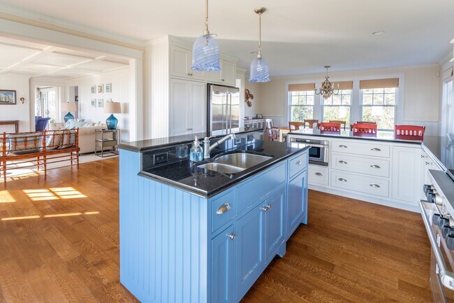 Building Photo - 159 Beach Ave