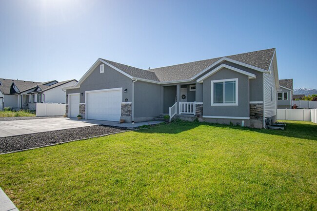 Primary Photo - 289 W 2280 N