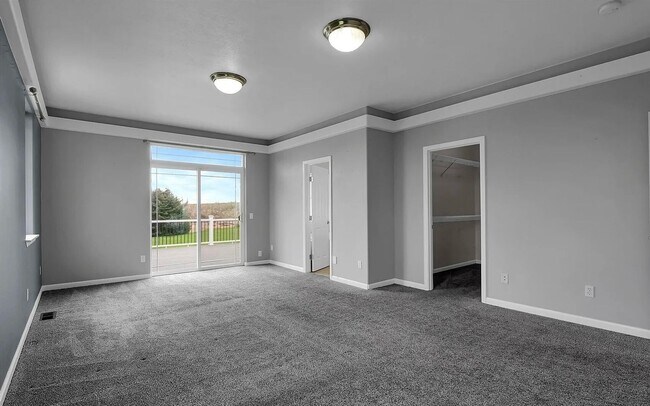 Building Photo - 10365 Rd 5.6 NE