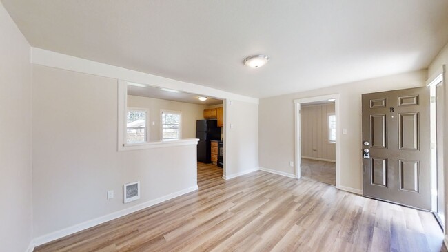 Building Photo - 2 Bedroom Home - Plank Flooring, W/D, Stor...