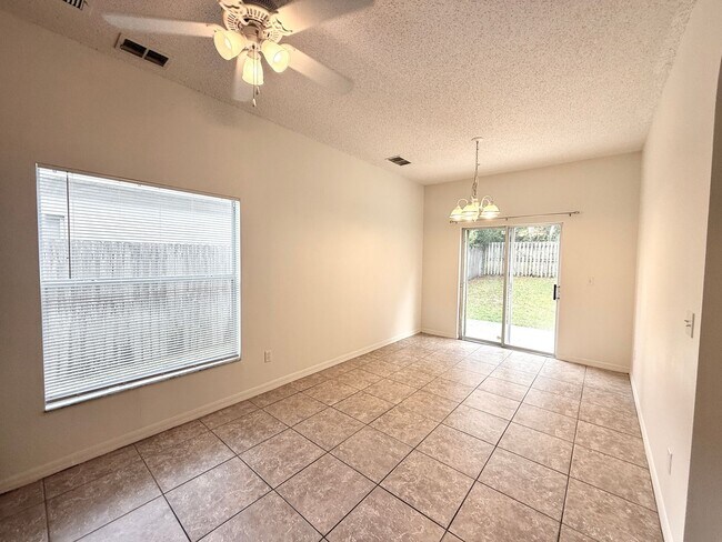 Building Photo - Nice 4/2 Two-Story Home in Seminole County...
