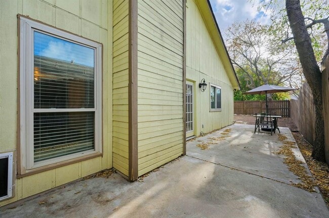 Building Photo - 12329 Limerick Ave