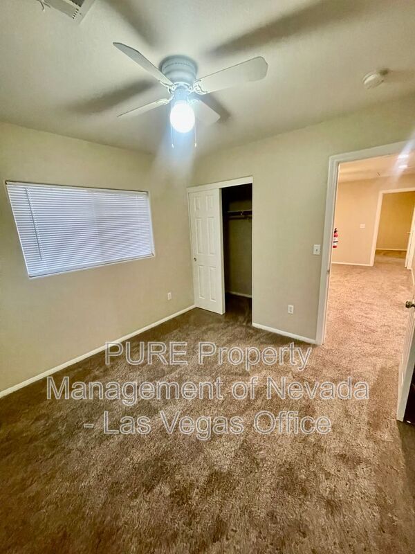Building Photo - 3528 Laguna Veneta Ave