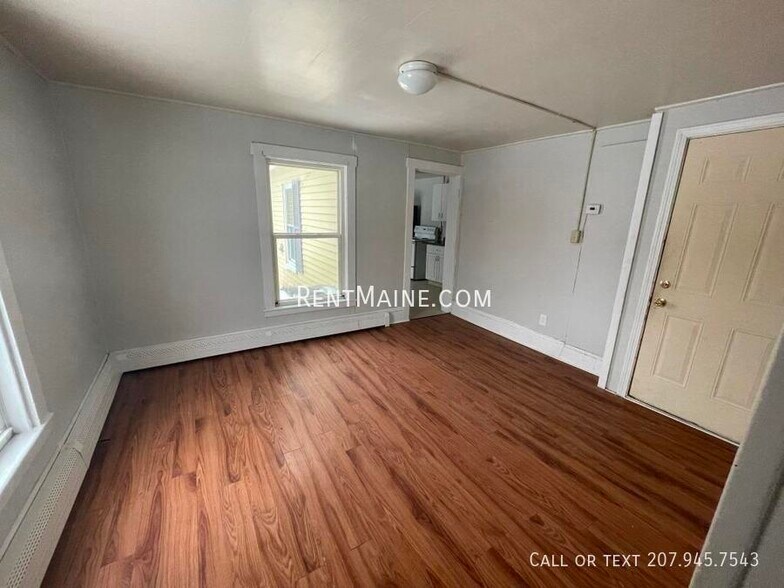 Building Photo - 22 Birch St