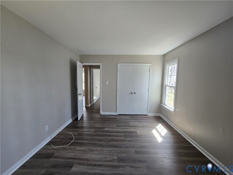 Building Photo - 1600 Porters Mill Terrace