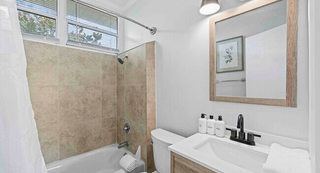 Building Photo - 460 Abalone Ct