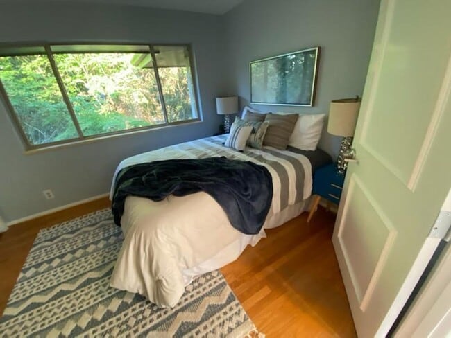 Building Photo - Mid-Century Gregory Heights 4 bedroom 2.25...