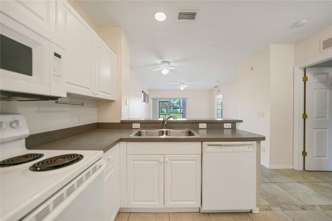Building Photo - 2061 Willow Hammock Cir