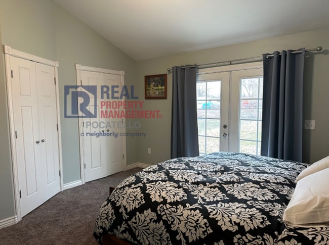 Building Photo - 3 bed 2 bath - House - Pet Friendly