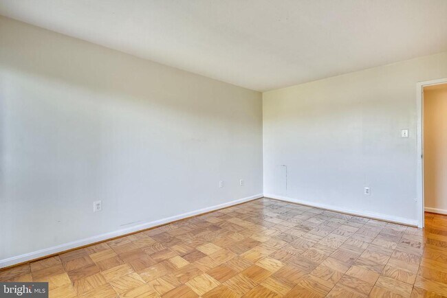 Building Photo - 1300 Army Navy Dr
