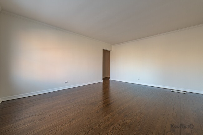 Building Photo - 2041 W Jarvis Ave