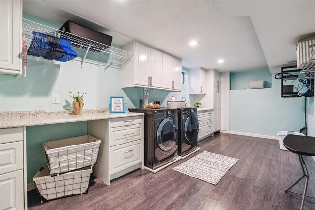 Building Photo - 3306 S Kittredge St