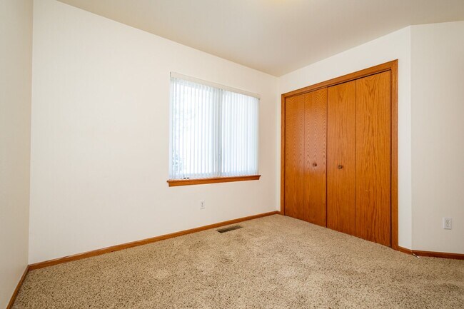 Building Photo - 7 Redtail Ct