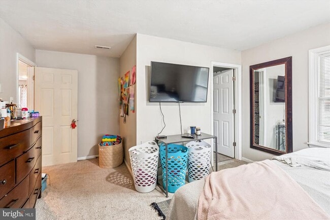 Building Photo - 5706 Johnson St