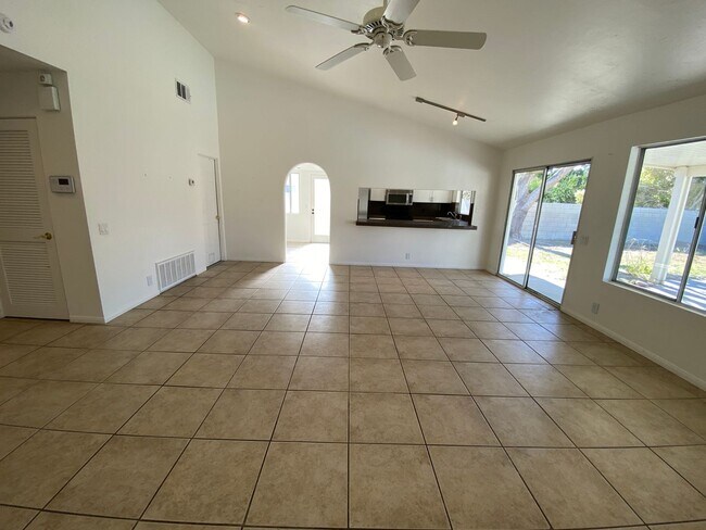 Building Photo - 68305 Encinitas Rd