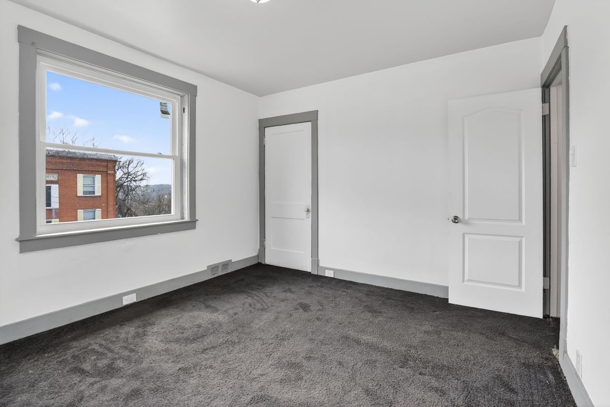 Building Photo - 217 Reifert St