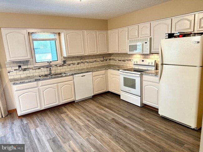 Building Photo - 1121 Progress Rd