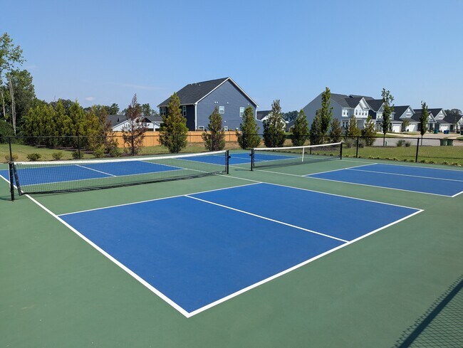 Building Photo - 916 Throckmorton Ct