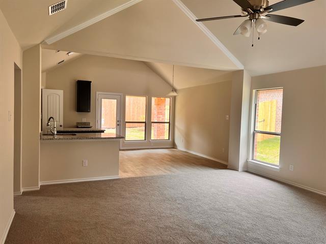 Building Photo - 422 Greenhaven Dr