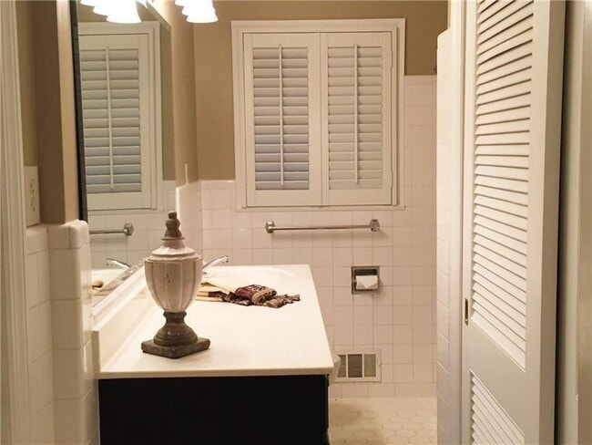 Building Photo - 276 Colewood Way NW