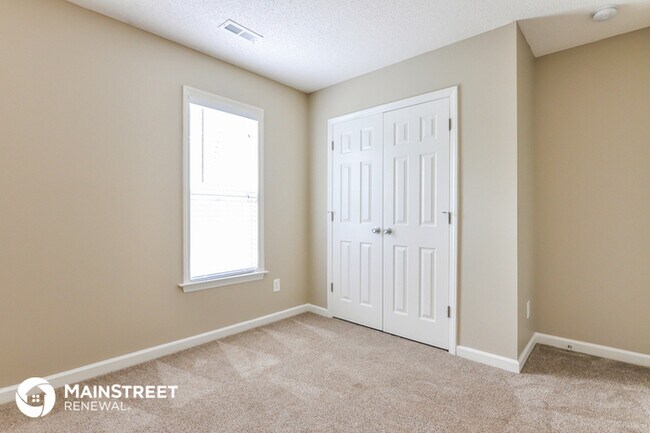 Building Photo - 331 Norwood Dr