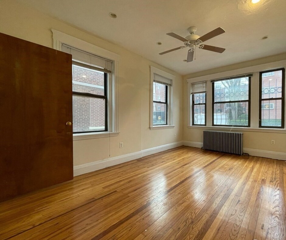 Building Photo - 248 Kelton St