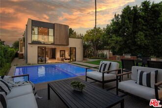 Building Photo - 4939 Petit Ave
