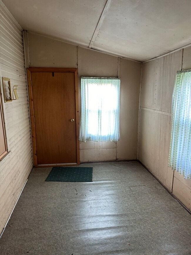 Building Photo - 3 Bedroom 1 Bathroom Myerstown Single Home