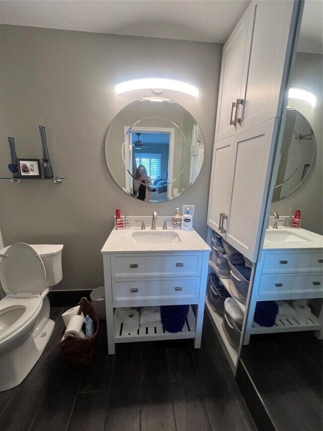 Building Photo - 2113 NE 44th St