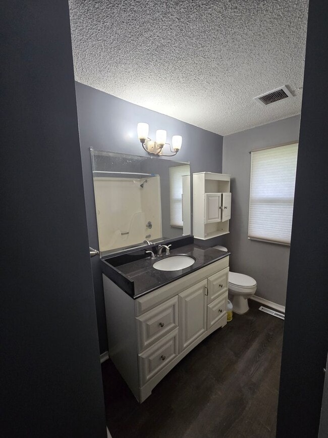 Building Photo - 3 bed 1 bath with partially finished basem...