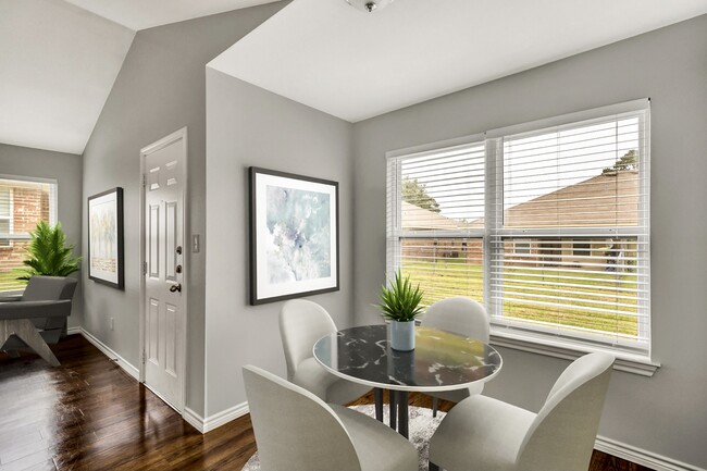 Dinning Room - Mansion Creek
