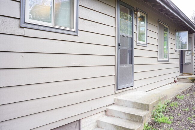 Building Photo - Mid-Century 2bdr Near Willamette Park & OHSU