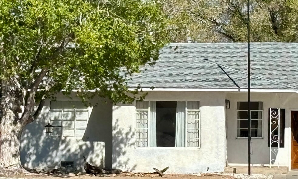 Building Photo - 708 N Monterey Ave