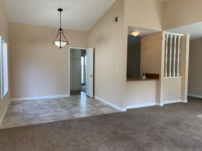 Building Photo - 3 Bedroom 2 Bath Cowles Mountain Home For Rent