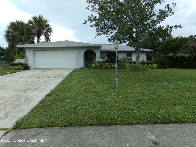 Primary Photo - 2701 Lewis St