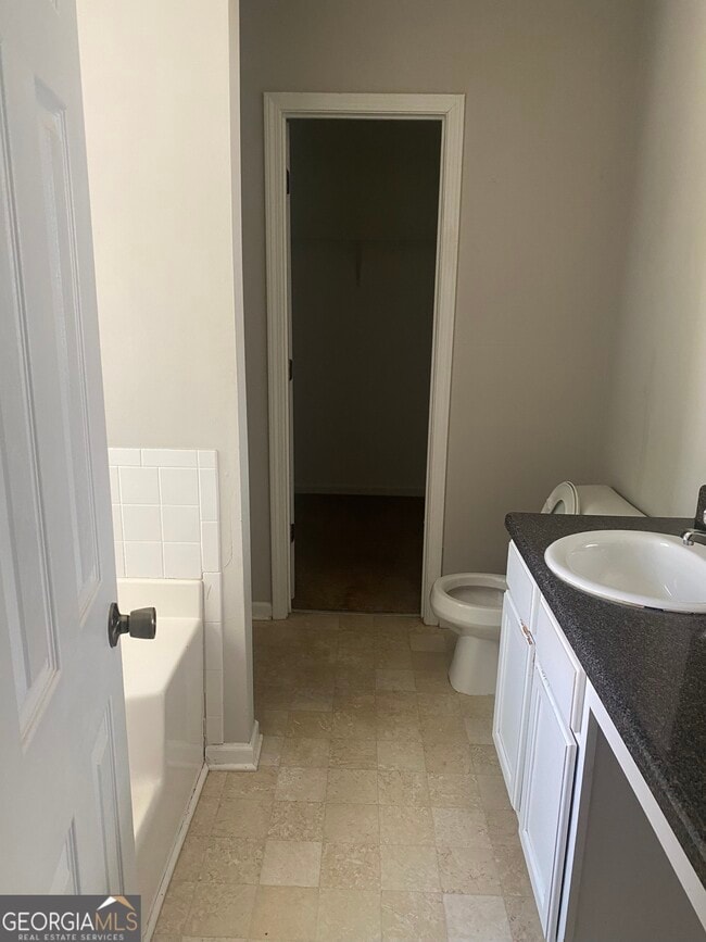 Building Photo - 553 Wren Walk