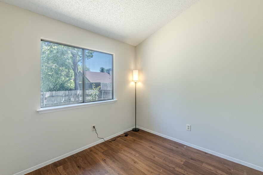 Building Photo - 1802 Verbena Way