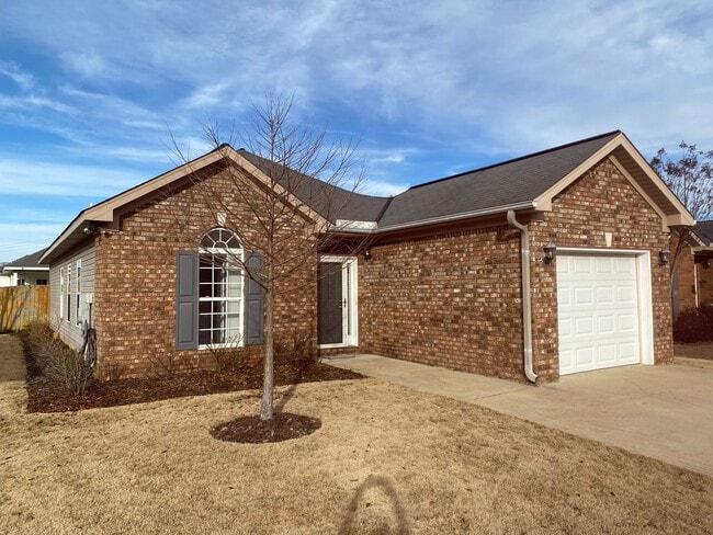 Primary Photo - Cozy 3 Bed 2 Bath Available January 2026!