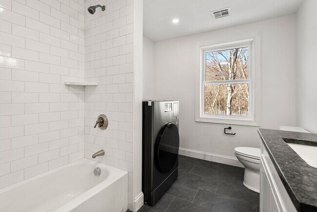 Building Photo - 99 Main St